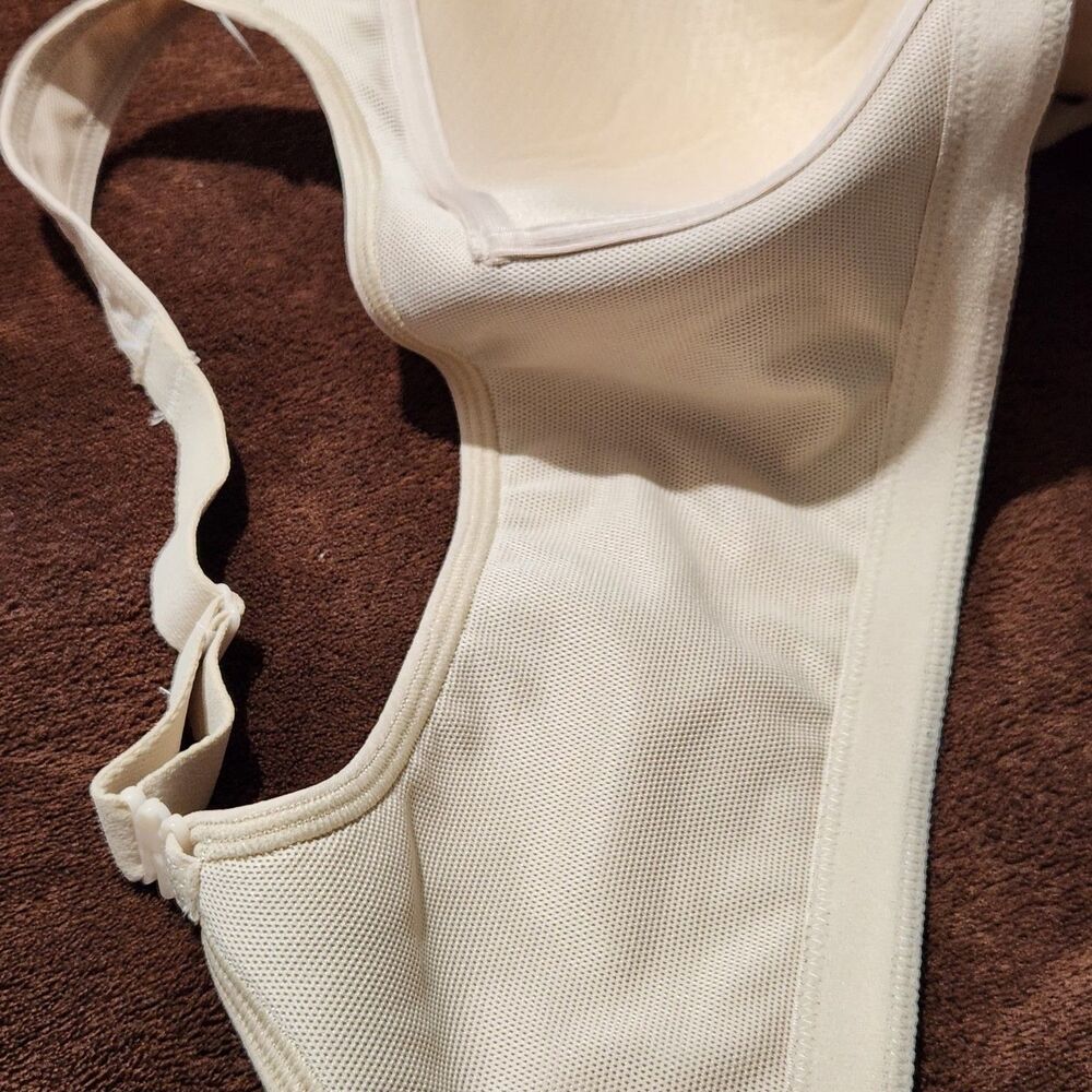 Vanity Fair Bra Size 44C Beige Wirefree Convertible.  New - Picture 9 of 10